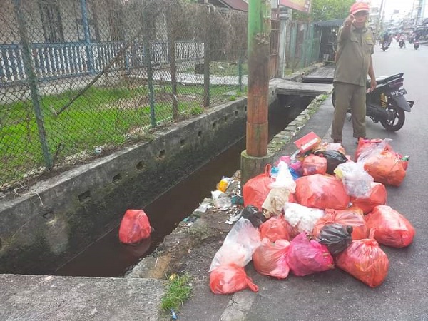Camat Tebing Tinggi Juwita Ratna Sari Himbau Masyarakat Tidak Buang Sampah Sembarangan